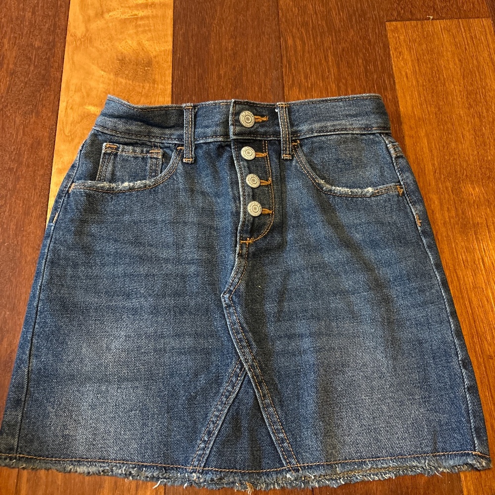 Old Navy denim skirt - Size 8